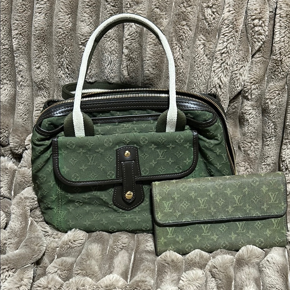 Louis Vuitton Green Satchel with Quilted Design/with Wallet - Picture 16 of 16